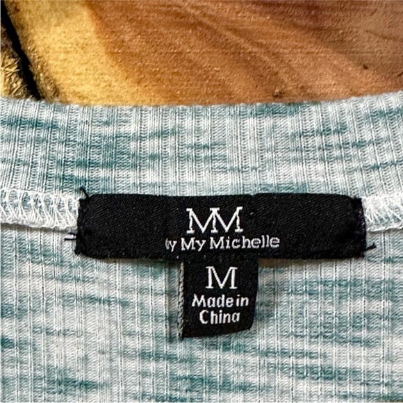 BUNDLE 2 Women’s Tops Medium - Picture 11 of 12